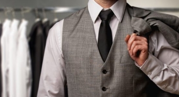 Giặt vest tại nhà đúng cách giúp giữ được phom dáng, chất liệu và độ bền của áo